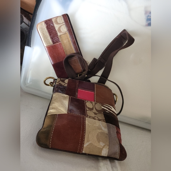 Coach bag patchwork leather suede signature purse in side. - Picture 5 of 8